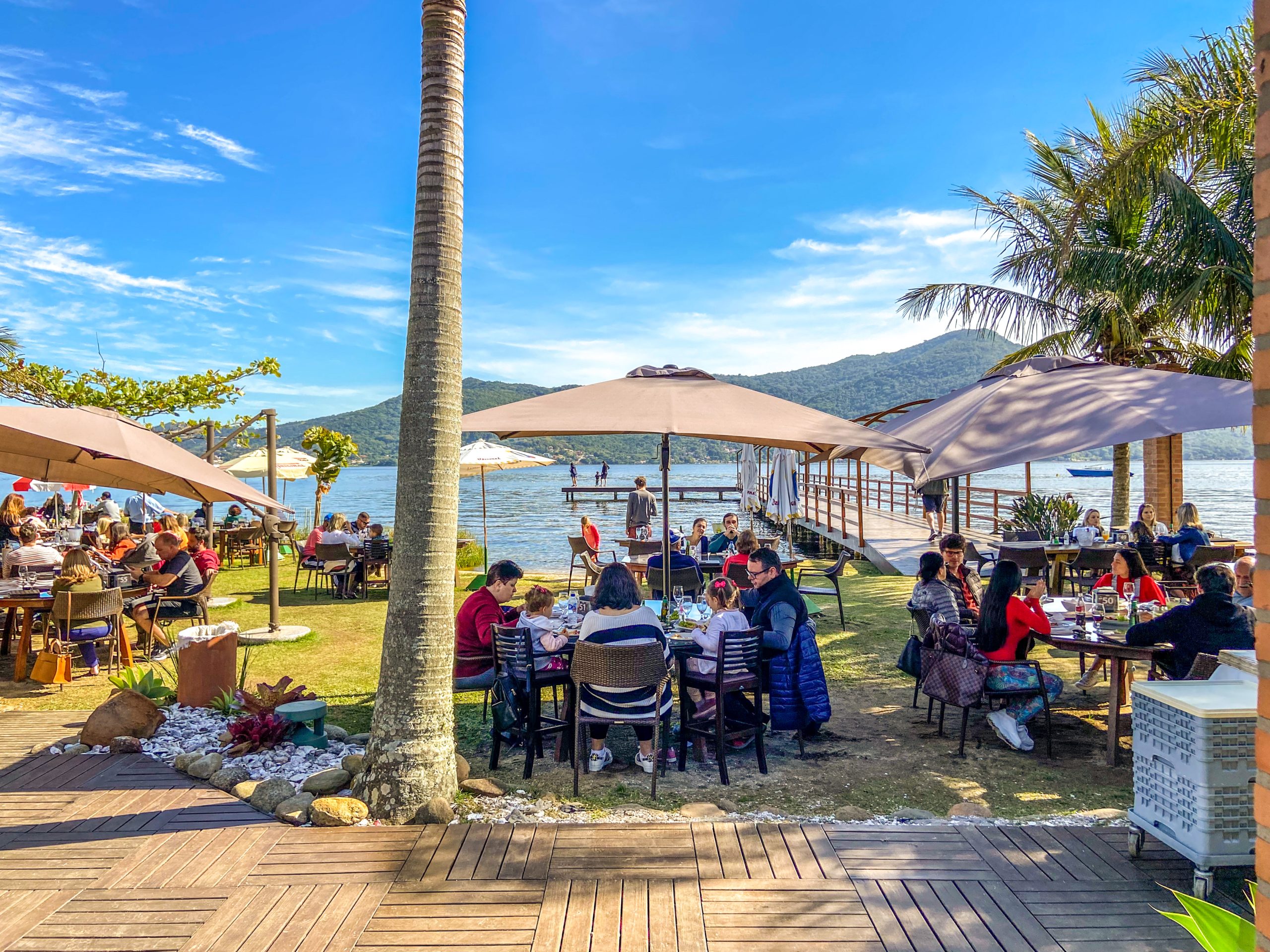<b>Ponta das Caranhas</b> <br>Restaurante e Lounge Bar